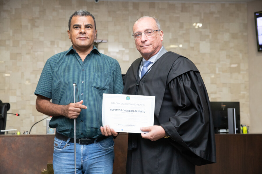 colaborador-do-crer-recebe-homenagem-do-tribunal-regional-eleitoral-de-goias